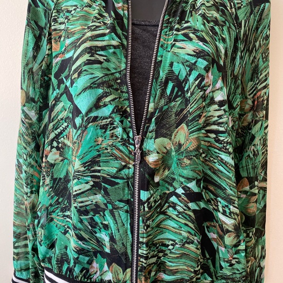 SOLD Sheer jungle print bomber - Picture 4 of 4